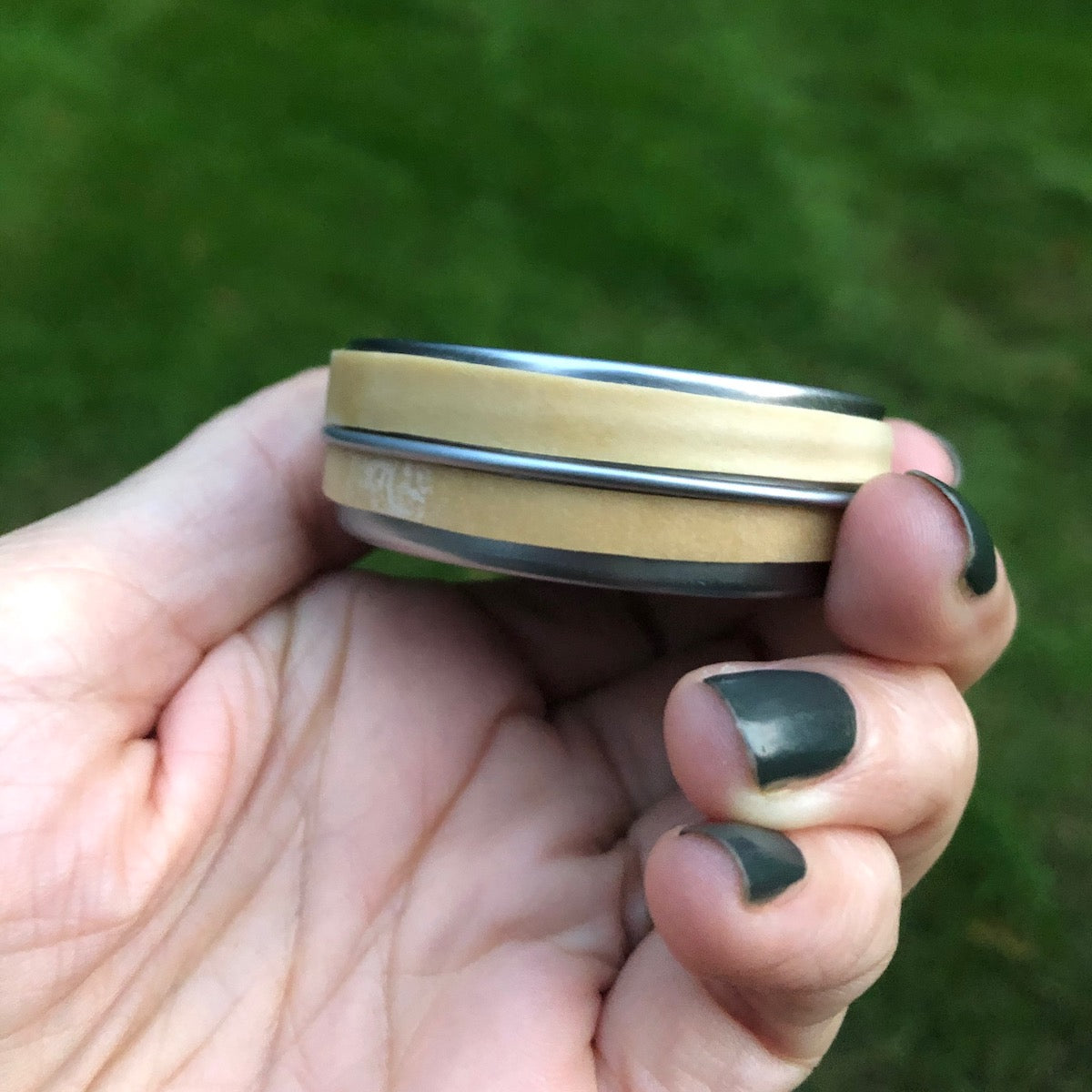 Beauty Balm with easy grip and twist with rubber bands in aluminum screw tin